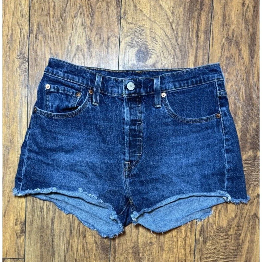 Levi's 501 Denim Shorts Women's Size W 29 Blue Distressed Hem Button Fly - Picture 5 of 6